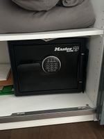 Safe deposit box