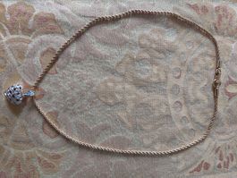 Halskette von Swarovski.