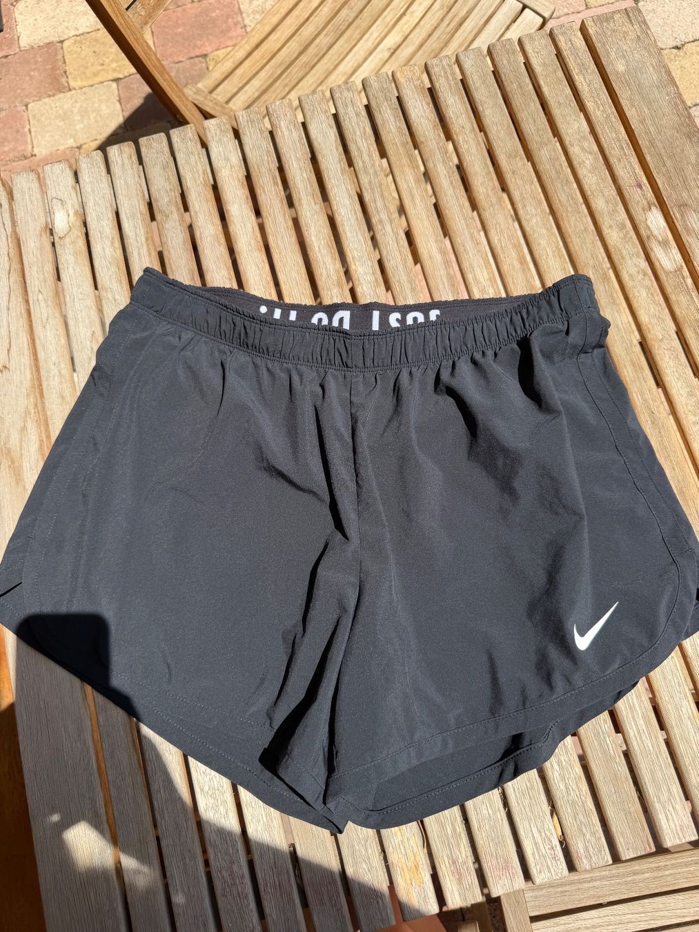 Nike Pantaloni: Nike Damenshorts, schwarz, Grösse XL – Usato da Zermatt venduto da cacador
