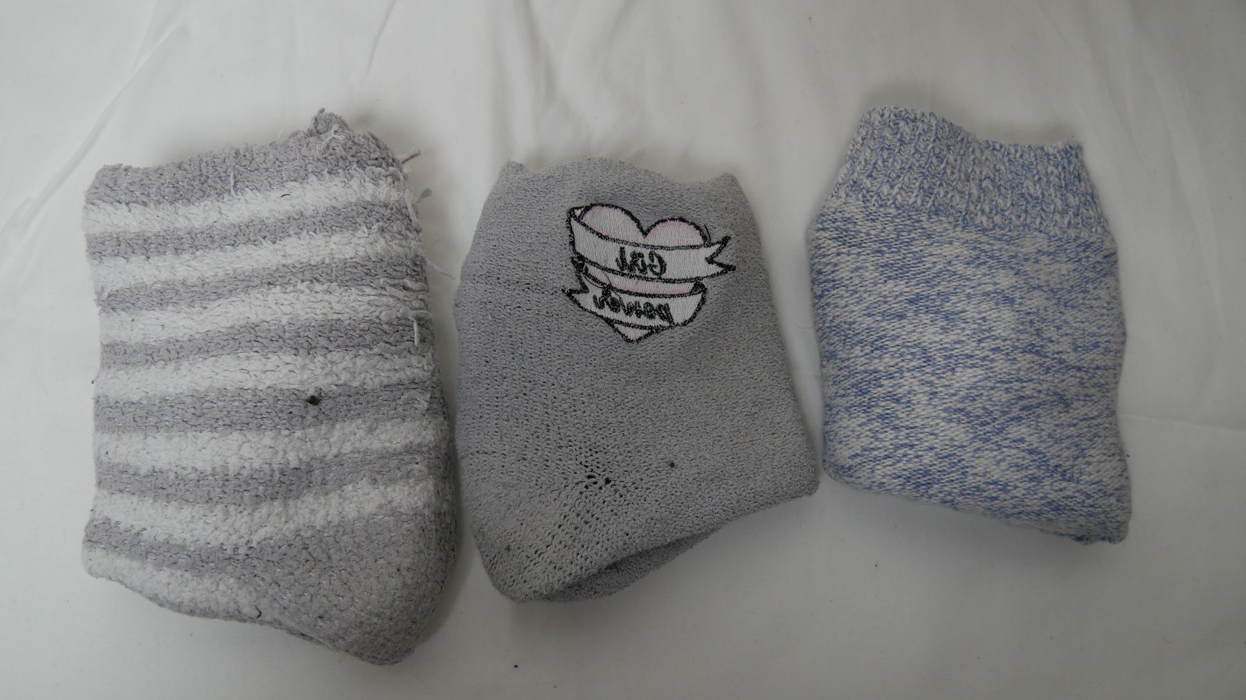 Calze: Socken Set grau Herz Kuschelsocken – Usato da Zürich venduto da julia_vina 2
