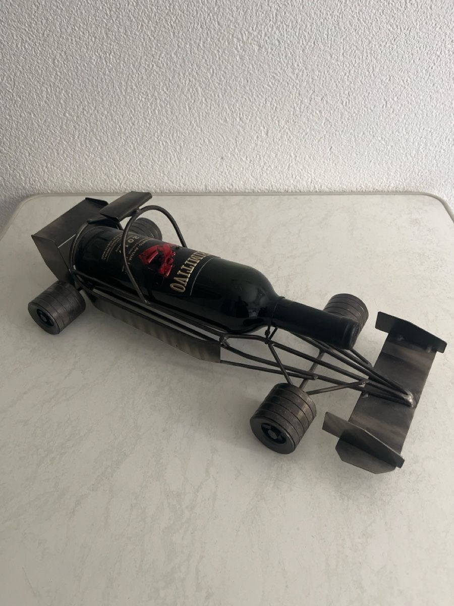 Tutte le decorazioni: Formel 1 Design Weinflaschenhalter inkl.Primitivo – Nuovo (secondo la descrizione) da Wangen b. Olten venduto da break72