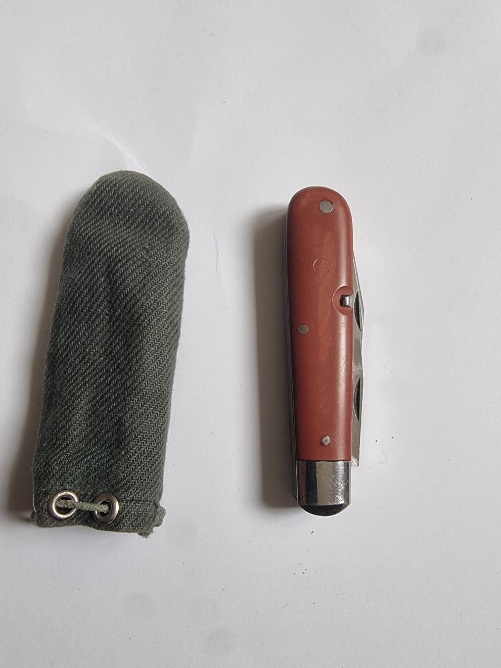 Schweizer Armee Coltelli tascabile: Elsaener Schweizer Offiziersmesser mit Hülle – Usato da Olten venduto da Mezopotamya