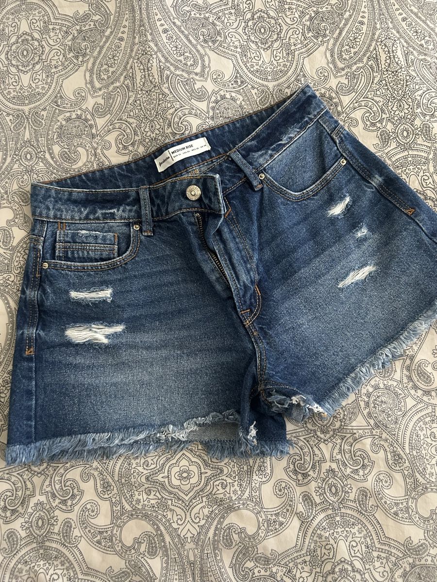 Jeans: Short en jean bleu taille36 déchiré franges usé – D'occasion à Lausanne par van_l9k7