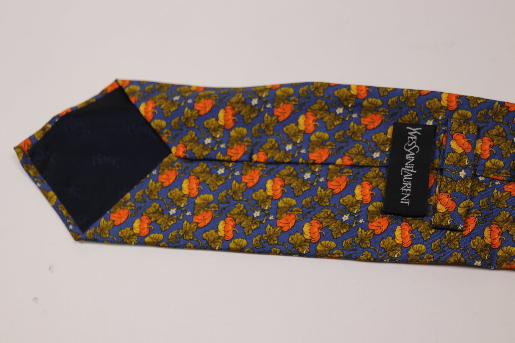 Saint Laurent Krawatten: Yves Saint Laurent Silk Tie - Seidenkrawatte – Gebraucht aus Hombrechtikon von BAZ-Vintage 1