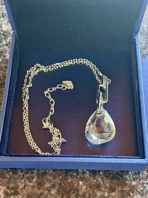 Swarovski Ketten: Swarovski Parallele Desert Glow – Neu und originalverpackt aus Perroy von barballalla 1