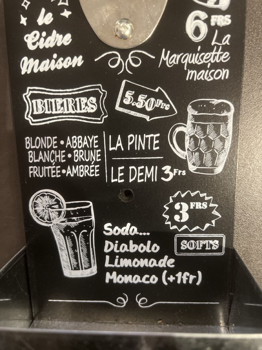 Tutte le decorazioni: Wand-Flaschenöffner mit Auffangbehälter, Chalkboard-Stil – Usato da Uznach venduto da Apuutze 2