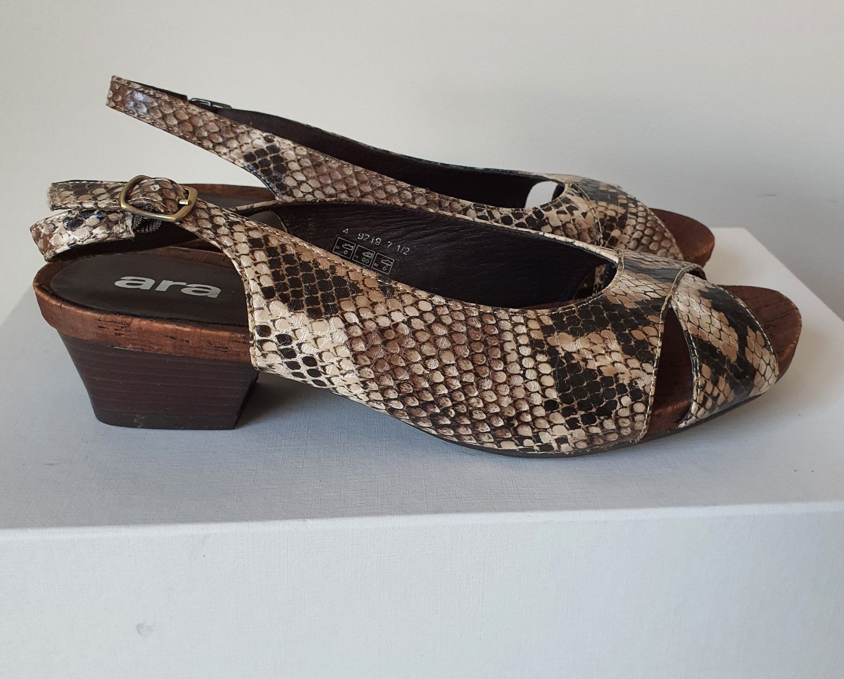 Ara Damenschuhe: Ara Sandalen mit Blockabsatz in Pythonoptik – Neu und originalverpackt aus Weiach von sim_8s27 1