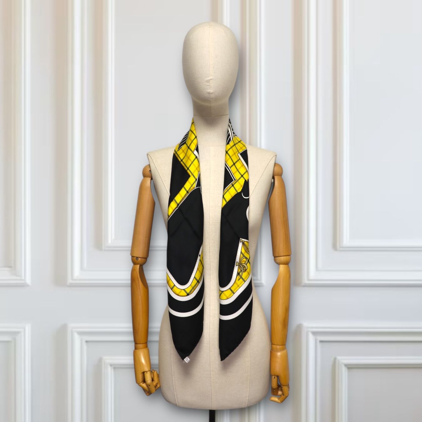 Hermès Foulards, Tücher & Schals: Hermès Carré "Camails" – Gebraucht aus Binningen von Designerlabels 3