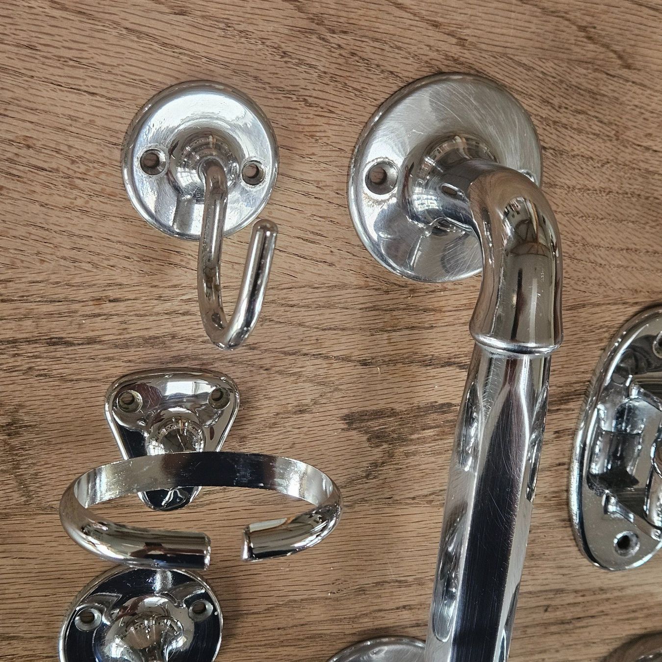 Supporti a parete: Konvolut Handtuch-, Seifen-, Glashalter, Griff Chrom – Usato da Wettingen venduto da Christianv 1