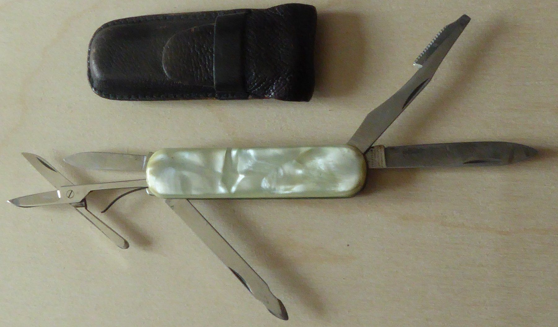 Victorinox Coltelli tascabile: Victorinox Victoria Sackmesser Executive Perlmutt – Usato da Gossau SG venduto da tenerife11 6