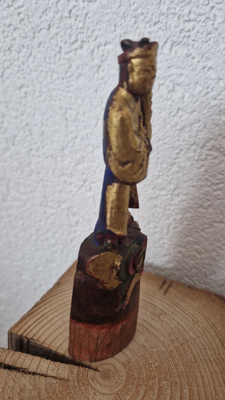 Statuette: Antike Holzfigur, handgeschnitzt & bemalt – Usato da Titterten venduto da Neleh82 2