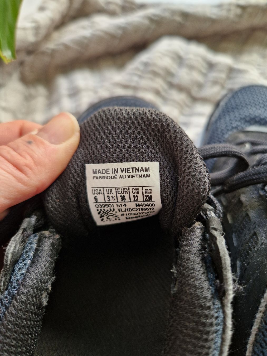 Reebok Damenschuhe: Reebok Sneaker, Grösse 36, Schwarz/Grau – Gebraucht aus Lachen SZ von janapolar 4
