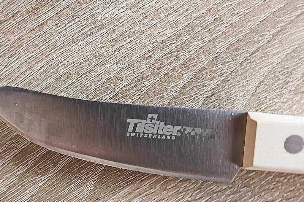 Coltelli da cucina: Käsemesser mit Holzgriff – Usato da Wettingen venduto da Ricolino2025 1
