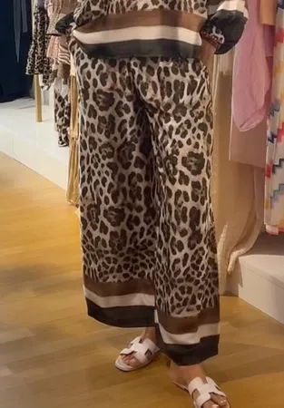 Lässige weite Leohose oder Ensemble