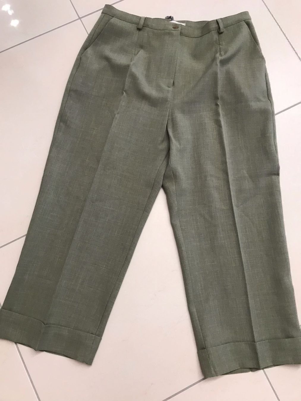 Pantaloni: Pantacourt  / Hose 7/8  JACQUELINE RIU – Nuovo (secondo la descrizione) da Arzier-Le Muids venduto da WinT078