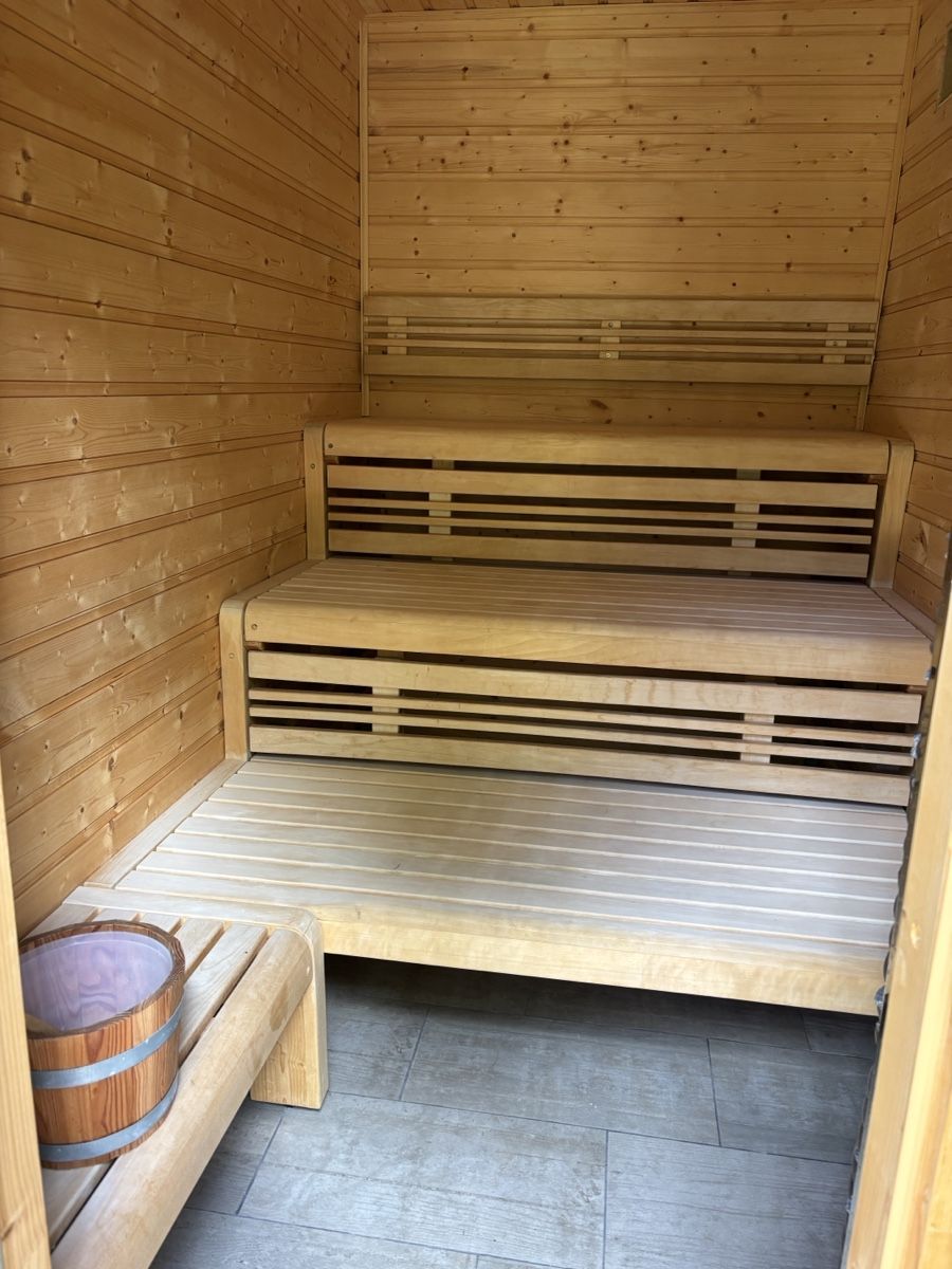 Saunas & Accessoires: Sauna - Holz – D'occasion à La Heutte par Elas