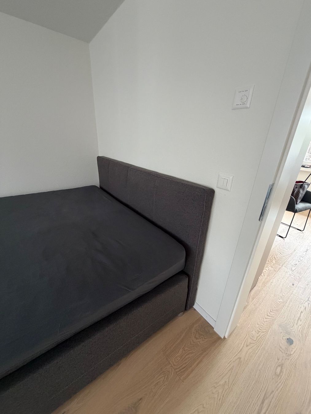 Betten: Bett fast neu 180x200 mit Topper – Gebraucht aus Volketswil von Charly1980 2