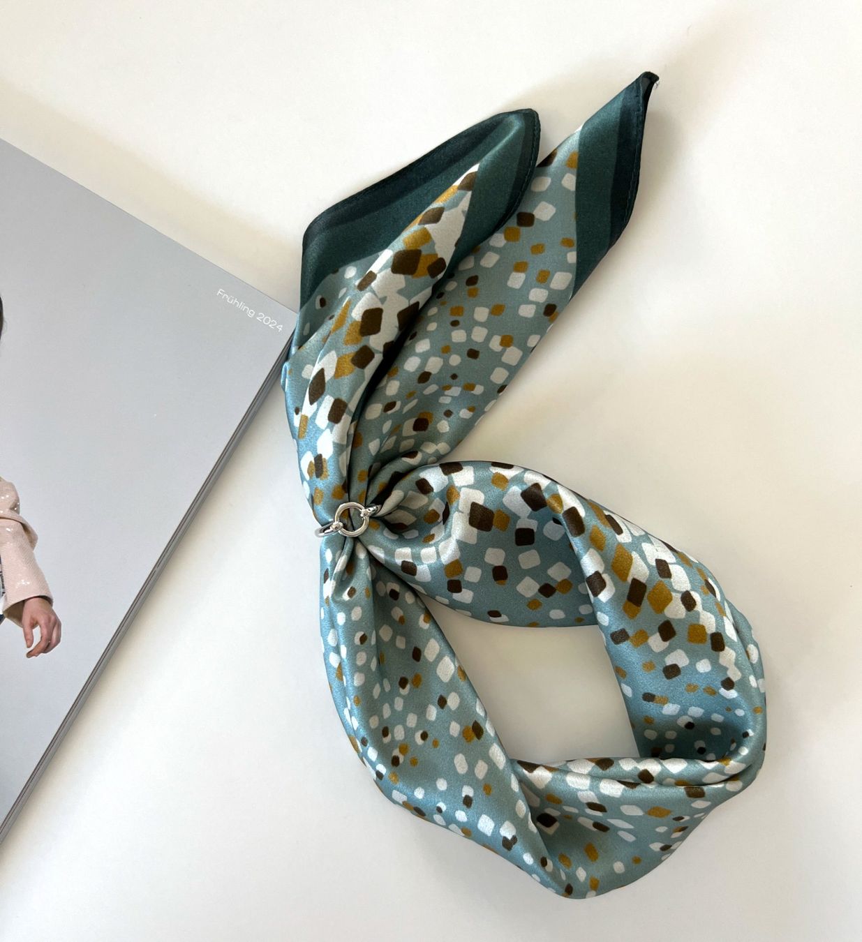 Foulard & Sciarpe: New 53cm Light Teal Silk Scarf, Mosaic Pattern 100% Silk – Nuovo e nell'imballaggio originale da Baar venduto da virginiablossoms 2