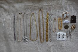 1 schönes 20 teiliges Modeschmuck Set
