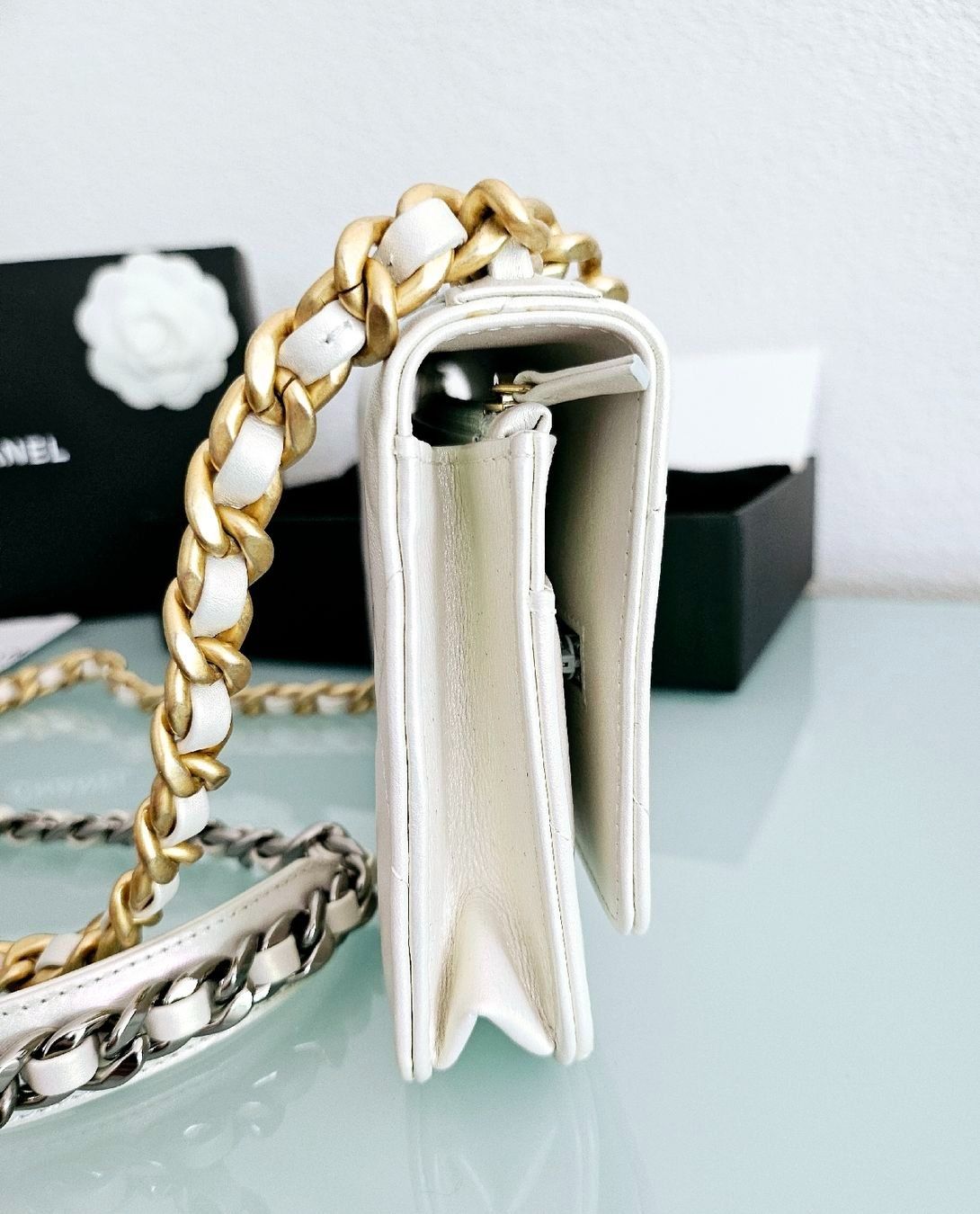 Chanel Borse da donna: Chanel WOC silber-weiss irisierend – Nuovo (secondo la descrizione) da Bern venduto da Sadler 7