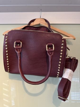 Bordeaux Handtasche mit Nieten, Herbst/Winter, neuwertig