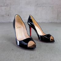 Louboutin Pumps schwarz lackiert, Grösse 35.5