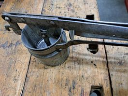 2x Antike Kartoffelpresse