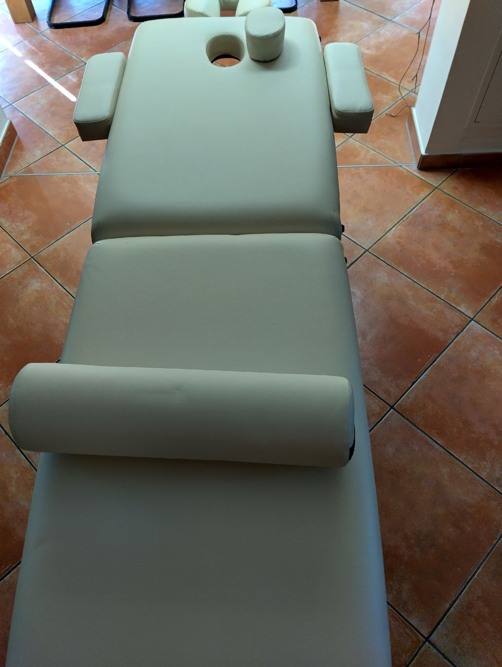 TecTake Lettini & sedie per cosmetici: Table de massage TecTake pliable avec accessoires et sac – Usato da Reconvilier venduto da mpa_7b2k 1