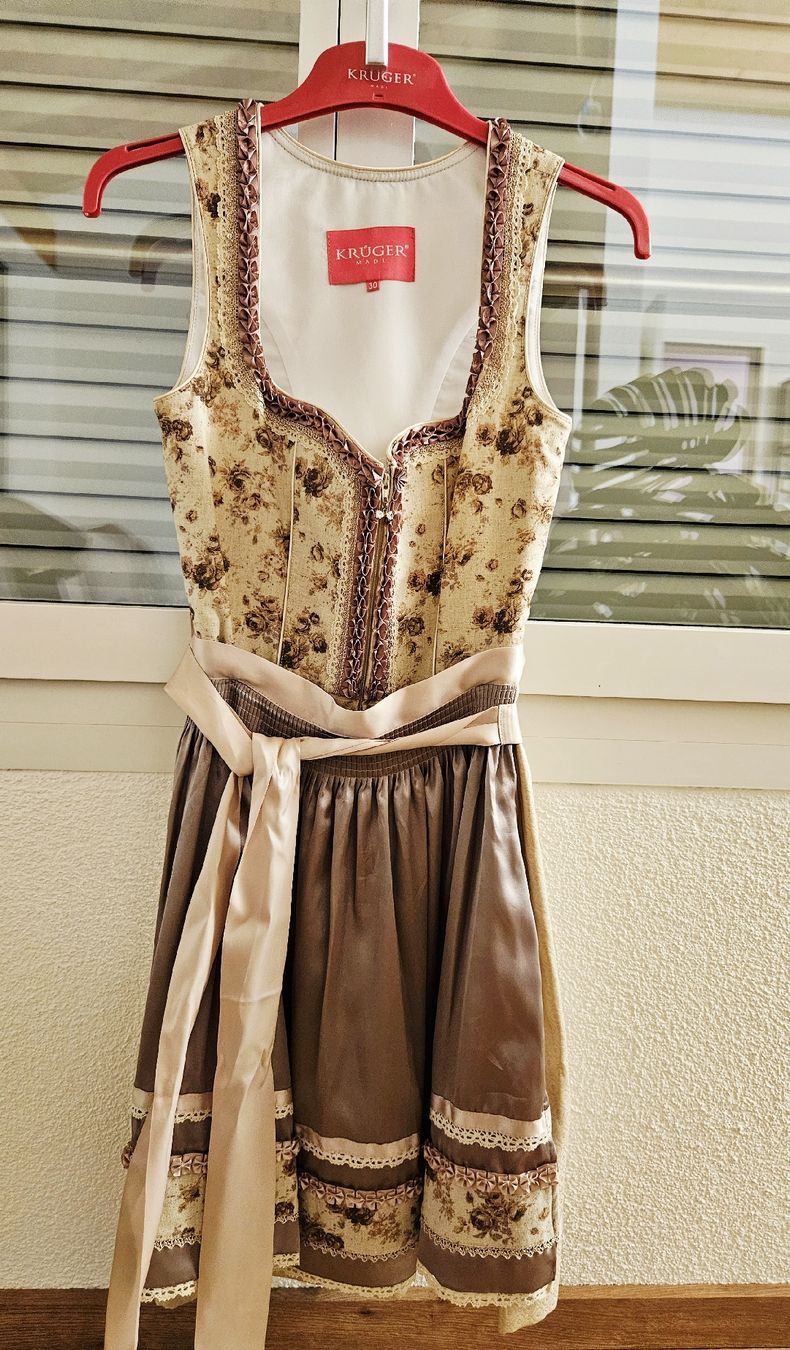Krüger Vestiti: Dirndl von KRÜGER Gr. 30/32, Länge ca.92 – Nuovo (secondo la descrizione) da Rhäzüns venduto da inf_rcj7