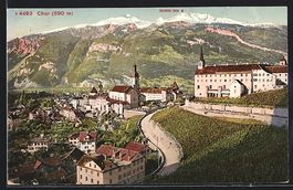 Chur, Blick über Kirche auf die Alpen