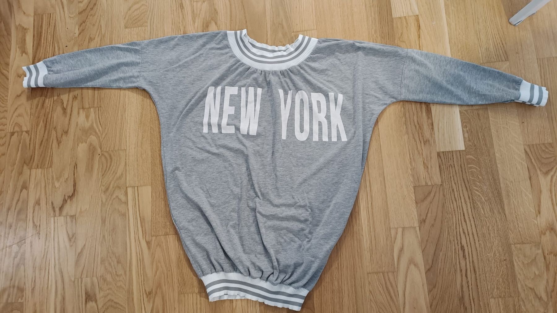 Pullover & Sweatshirts: Pullover Sweatshirt, Grösse S - oversized - New York – Gebraucht aus Muri AG von Mupuputs 1