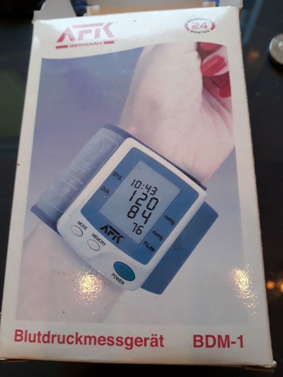 BLUTDRUCKMESSGERÄT MIT BATTERIE Kaufen auf Ricardo