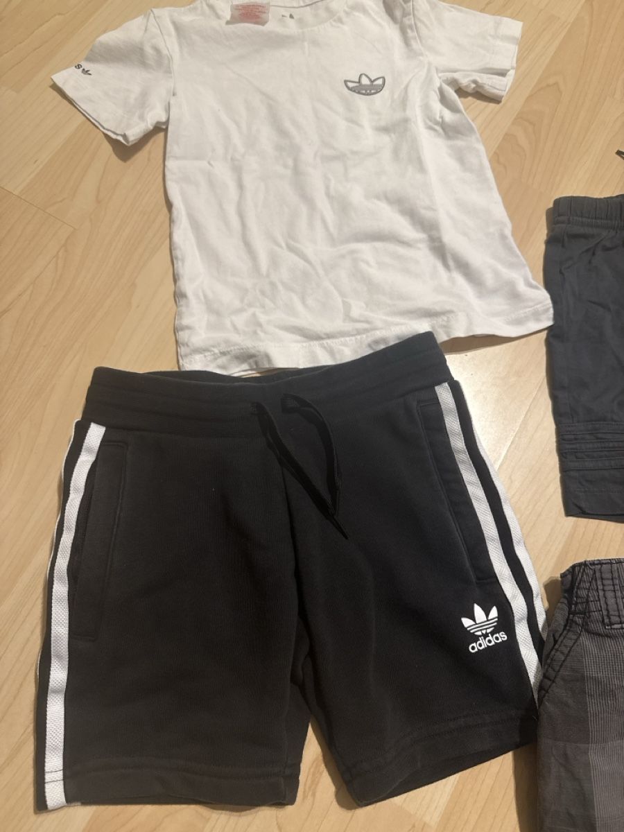 Lotti & Set di vestiti: 4teiliges Kleiderset Gr 104 – Usato da Zell ZH venduto da Guffos 1
