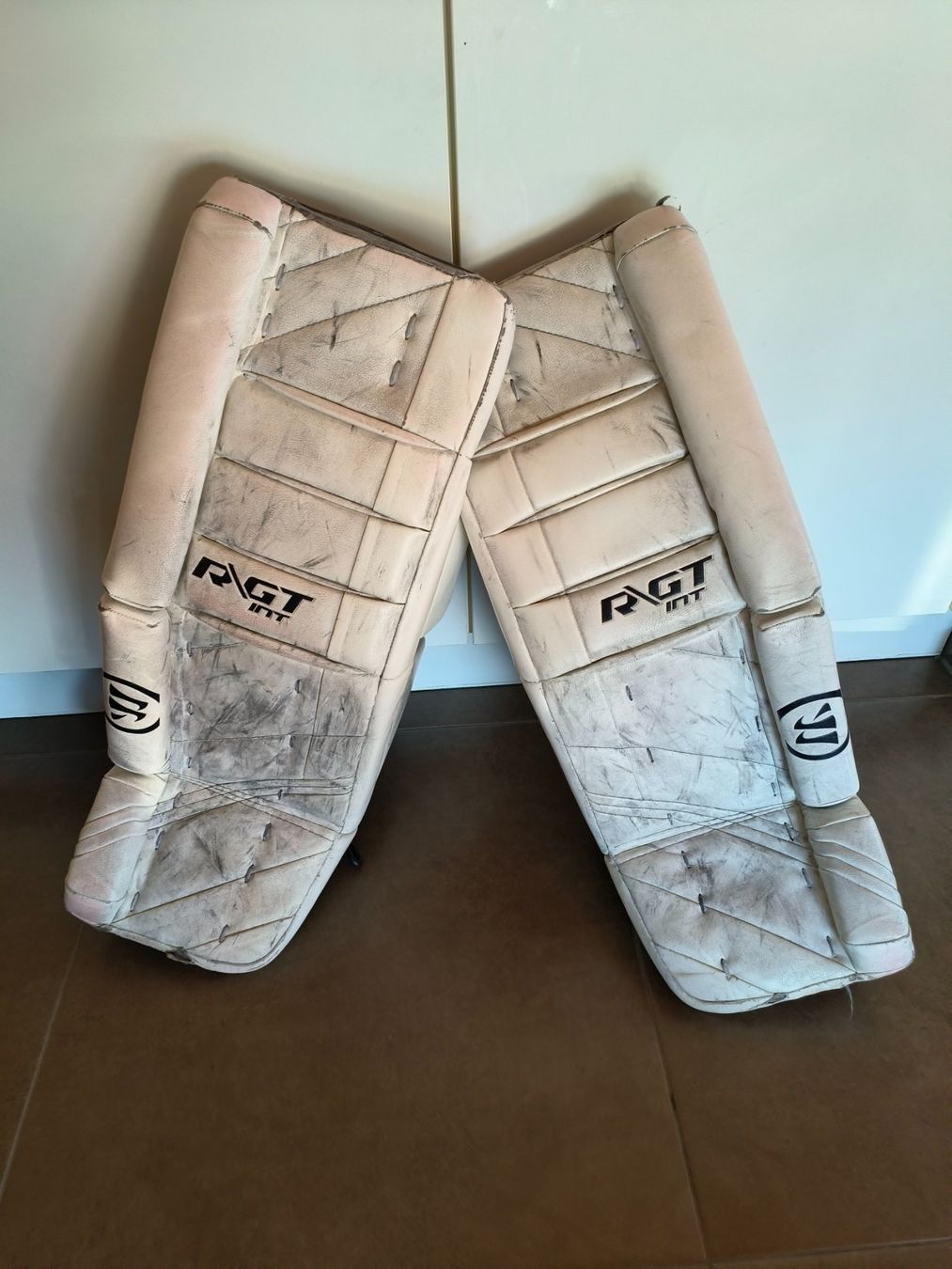 Protezioni & Imbottiture: Warrior Goalie Pads, Grösse 30+1" – Usato da St. Ursen venduto da claudiavontobel