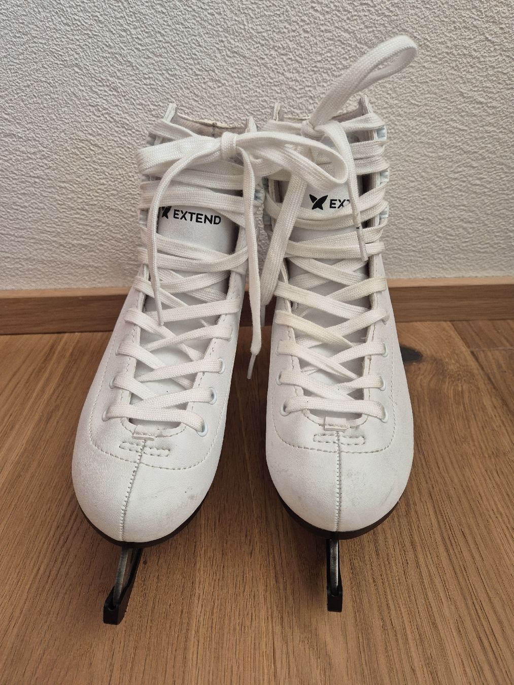 Schlittschuhe: Schlittschuhe Extend 35/36 – Gebraucht aus Zizers von .sternli.