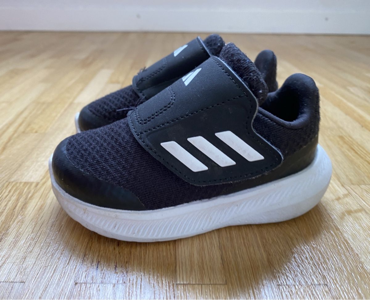 Adidas Scarpe per ragazzi: Kinder Schuhe Gr:23 / Schuhe Gr: 23 – Usato da Studen BE venduto da par_f69n 1