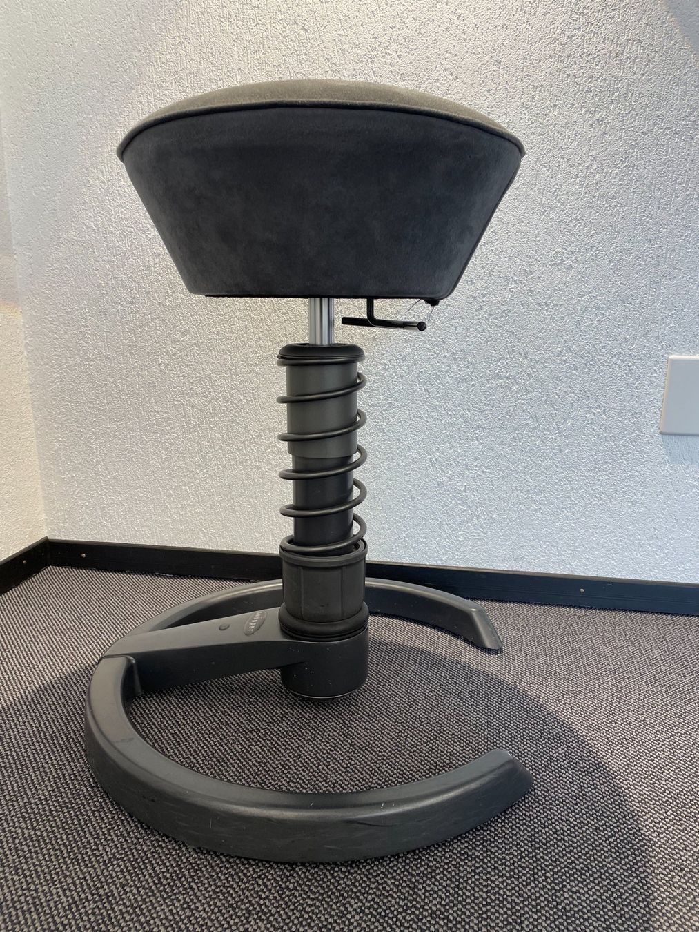 Stühle: Original SWOPPER ergonomischer Stuhl /Hocker – Gebraucht aus Neunkirch von  2