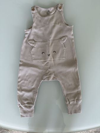 Cute H&M Baby Jumpsuit - Perfect for Spring, 6-9 Months