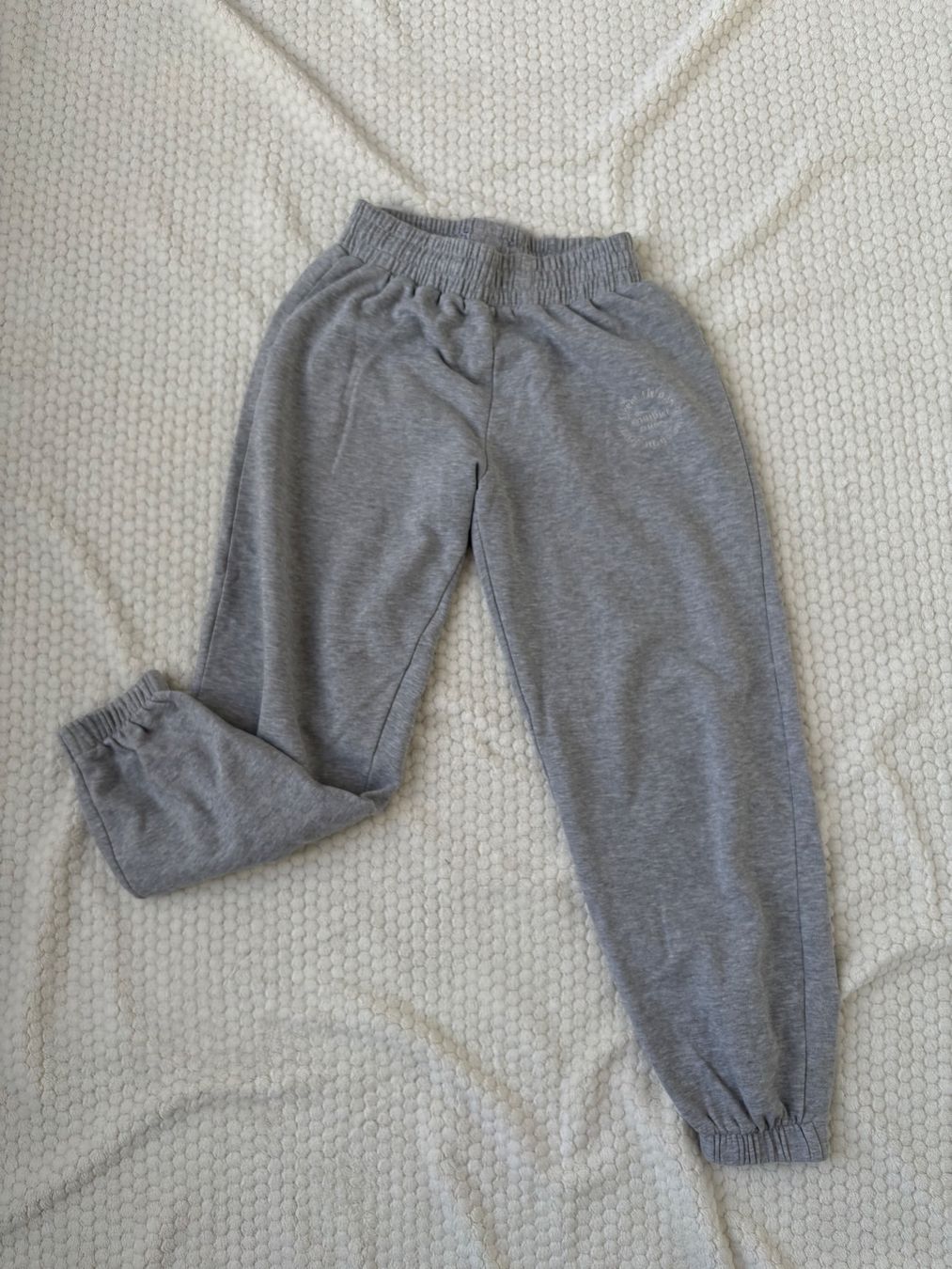 Bershka Pantaloni: Pantalon de training gris Bershka – Usato da Sorens venduto da ma.stlz