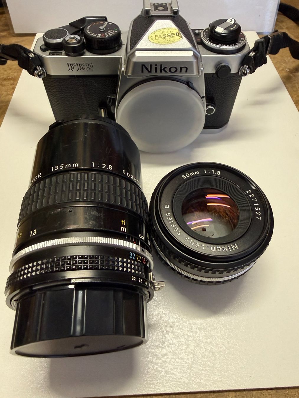 Nikon Kamera: Nikon FE2 mit 135mm/2.8 und 50mm/1.8 – Gebraucht aus Zollikofen von Hegenenshop