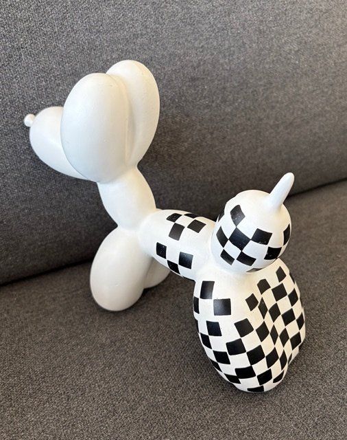 Statuette: Ballon Hund Weiss-Schwarz – Nuovo e nell'imballaggio originale da Biel/Bienne venduto da Meshe12 3