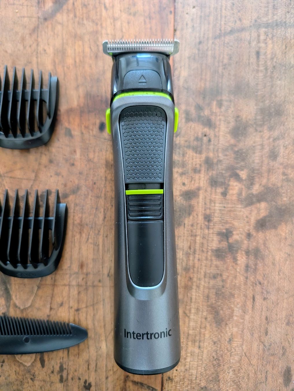 Rasoi & Lamette da barba: Rasierer und Barttrimmer mit 9 Aufsätzen – Nuovo (secondo la descrizione) da Zürich venduto da Hedkandi 2
