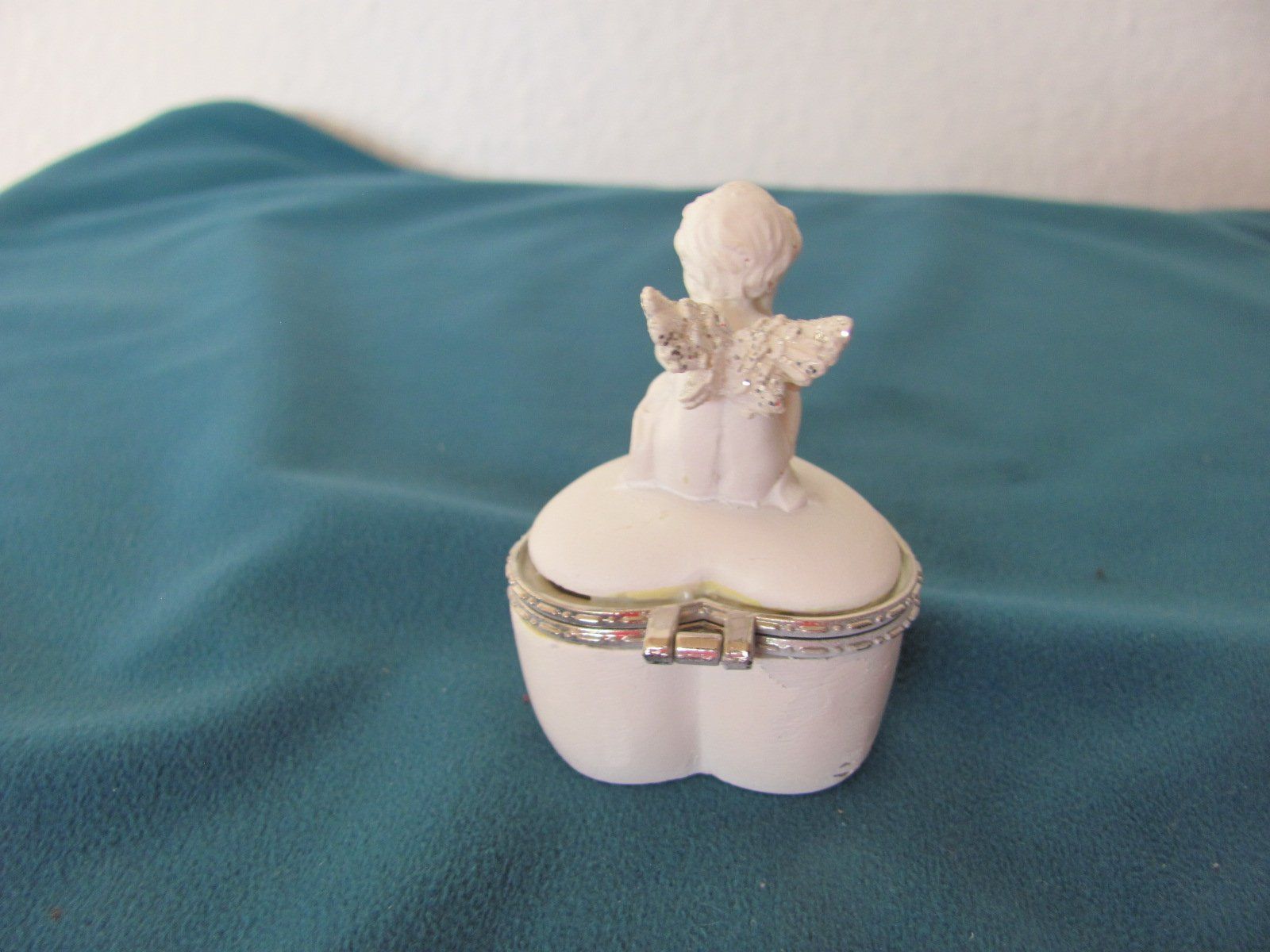 Tutte le decorazioni: Schmuckdose Herzform mit Engel Figur weiss – Nuovo (secondo la descrizione) da Gümligen venduto da Fantapanda 3