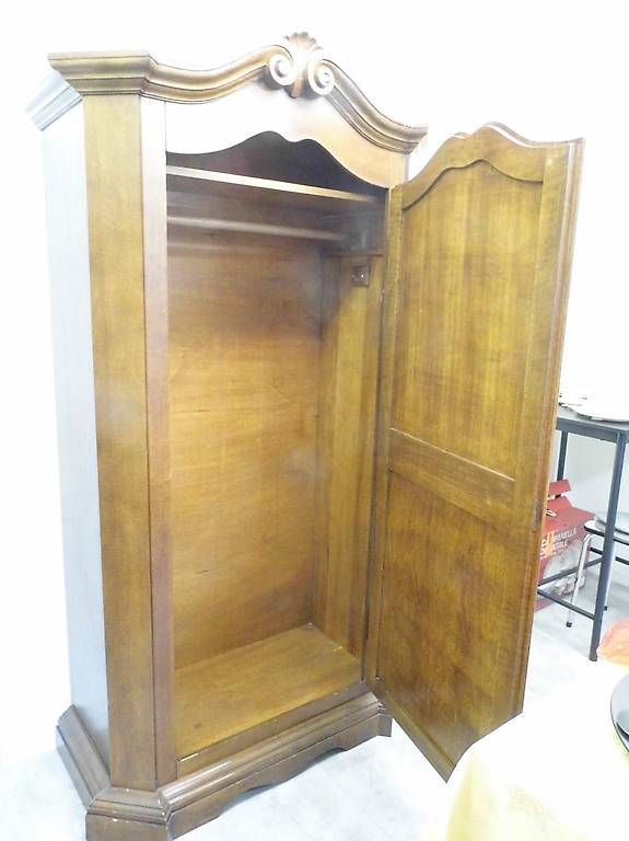 Armadi: Antiker Kleiderschrank mit Intarsien – Usato da Schaffhausen venduto da Galleria13_Brocki_SH 2