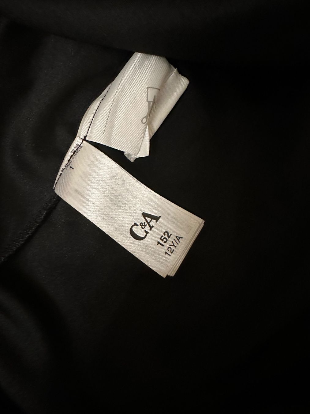 Vestiti & Gonne: Robe C&A noire à fleurs, taille 152 – Usato da Peseux venduto da GSM757805 2