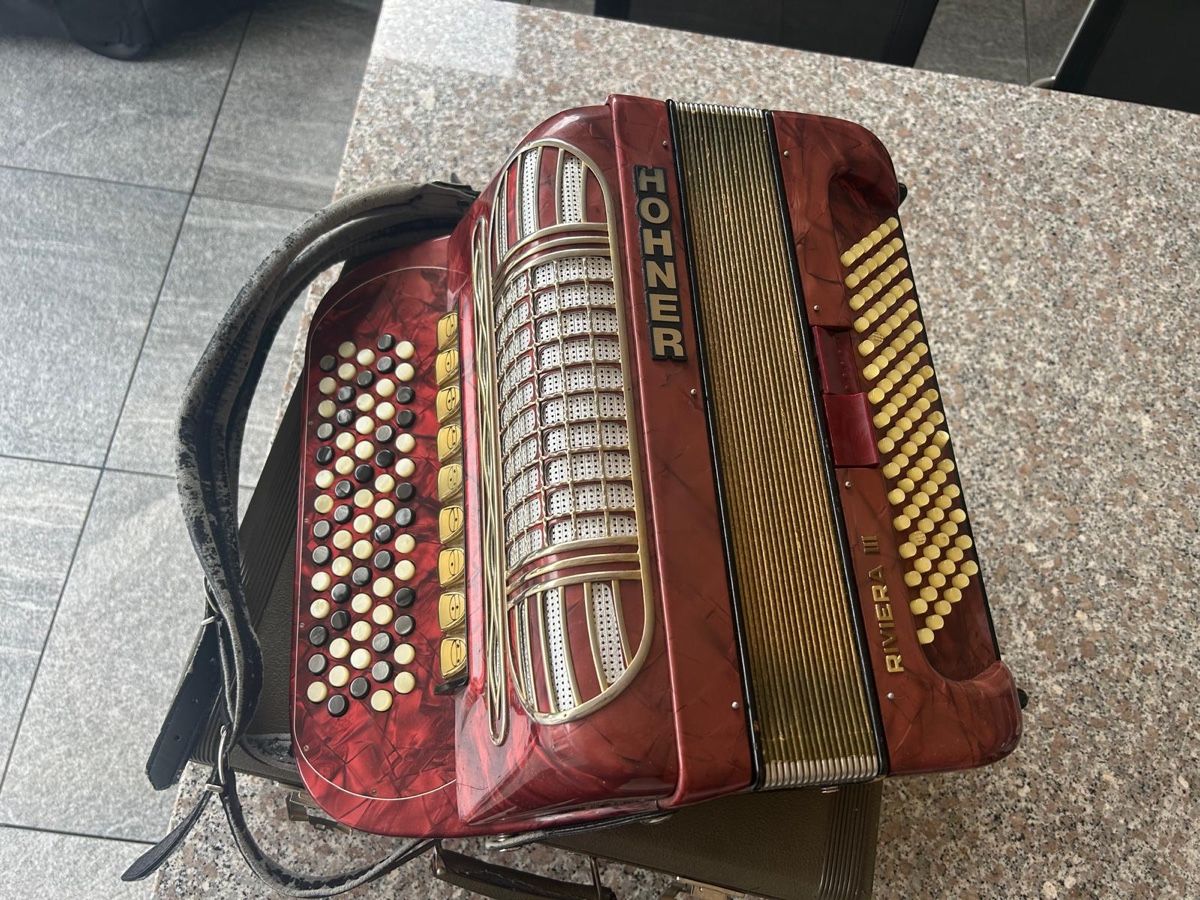 Hohner Strumenti musicali: Gepflegtes Hohner Akkordeon Riviera -3 – Usato da Küssnacht am Rigi venduto da Happy_home 1