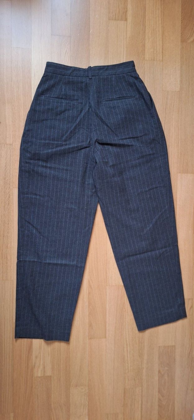 Zara Pantaloni: Zara, pantalon gris – Usato da Lussery-Villars venduto da pousinete02 1