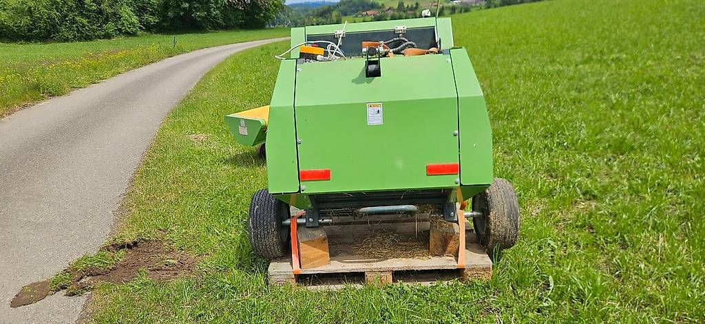 Tutte le macchine: Kleinrundballenpresse mit Wickler – Nuovo (secondo la descrizione) da Ganterschwil venduto da golfpilot 4