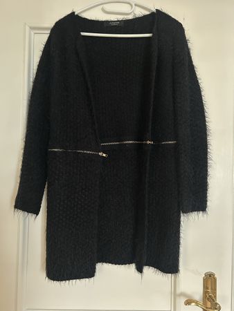 Schwarze Jacke 2 in 1. Mantel oder Jacke aus Boucle