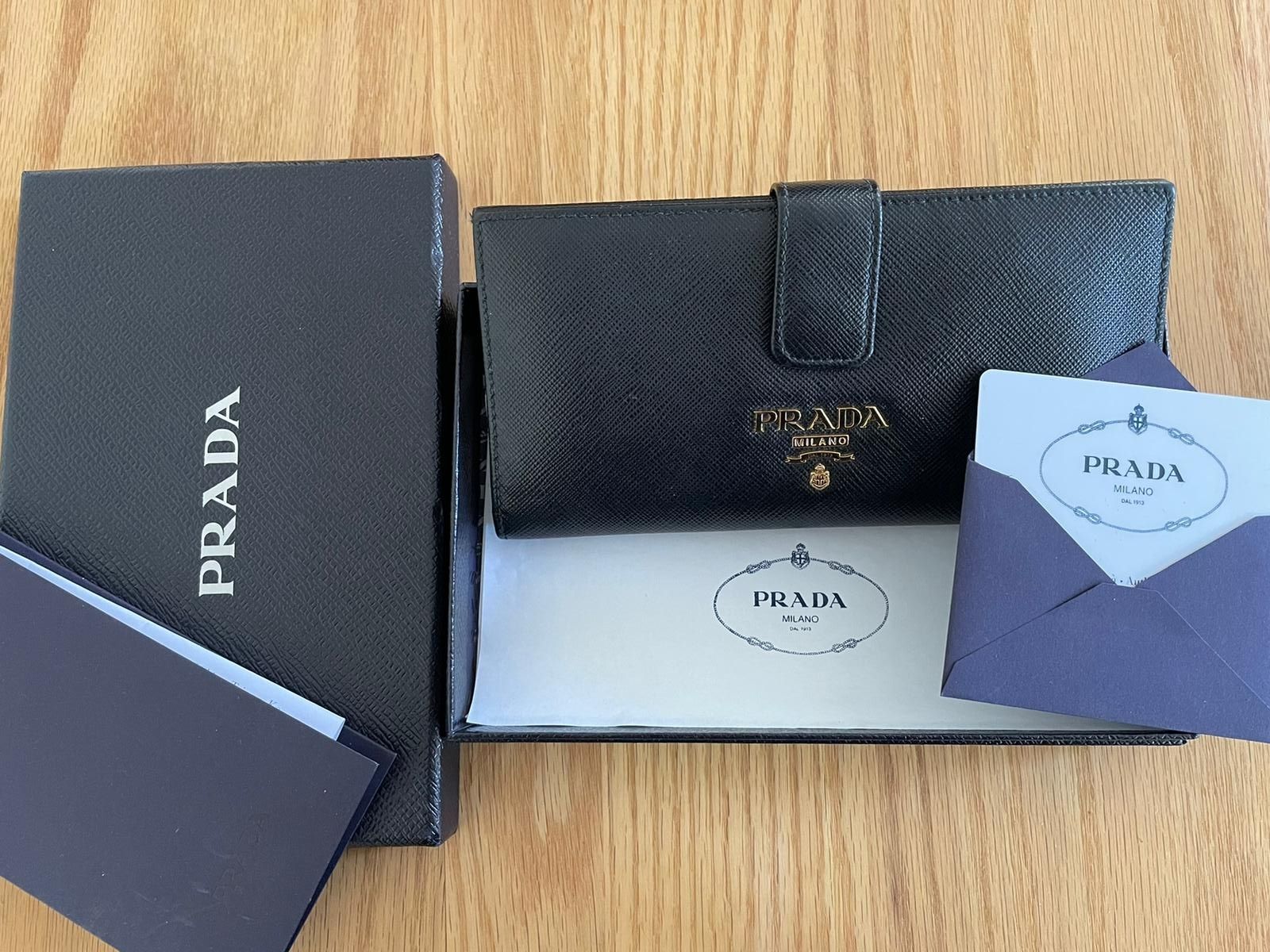 Prada Portemonnaie: Original PRADA Portemonnaie Schwarz Leder – Gebraucht aus Wolfertswil von Antiko